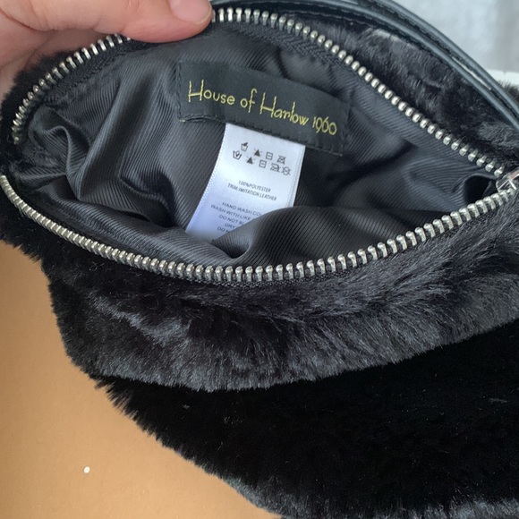 House of Harlow 1960 black faux fur flip top mittens and wristlet in its box - Picture 3 of 5